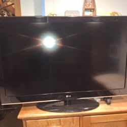 LG 42" LCD HD TV