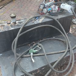 105 Gallon Transfer Tank With Pump And Hose