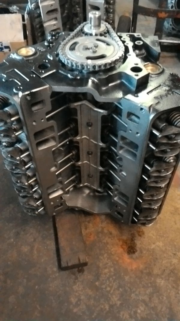 Chevy 350 vortec remanufactured long block for Sale in San Antonio, TX