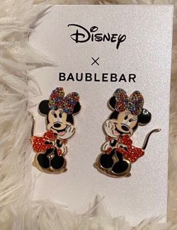 Disney’s Adorable Minnie Mouse Earrings