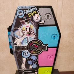 Monster High Skulltimate Secrets Frankie