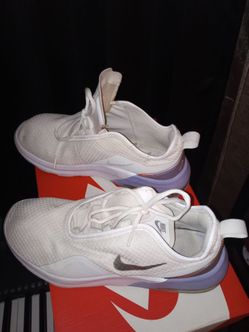 Used Women's Air Max Motion White & Purple Size 9.5