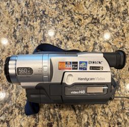 Sony Handycam Vision CCD-TRV608 Hi8 Camcorder