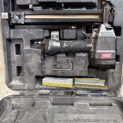 SENCO ROOFING STAPLE GUN