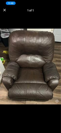 Reclainer chair with massage
