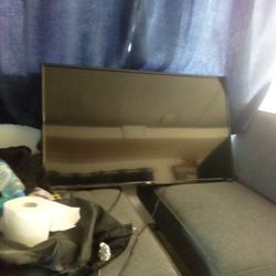 TCL Roku TV 42" Like New
