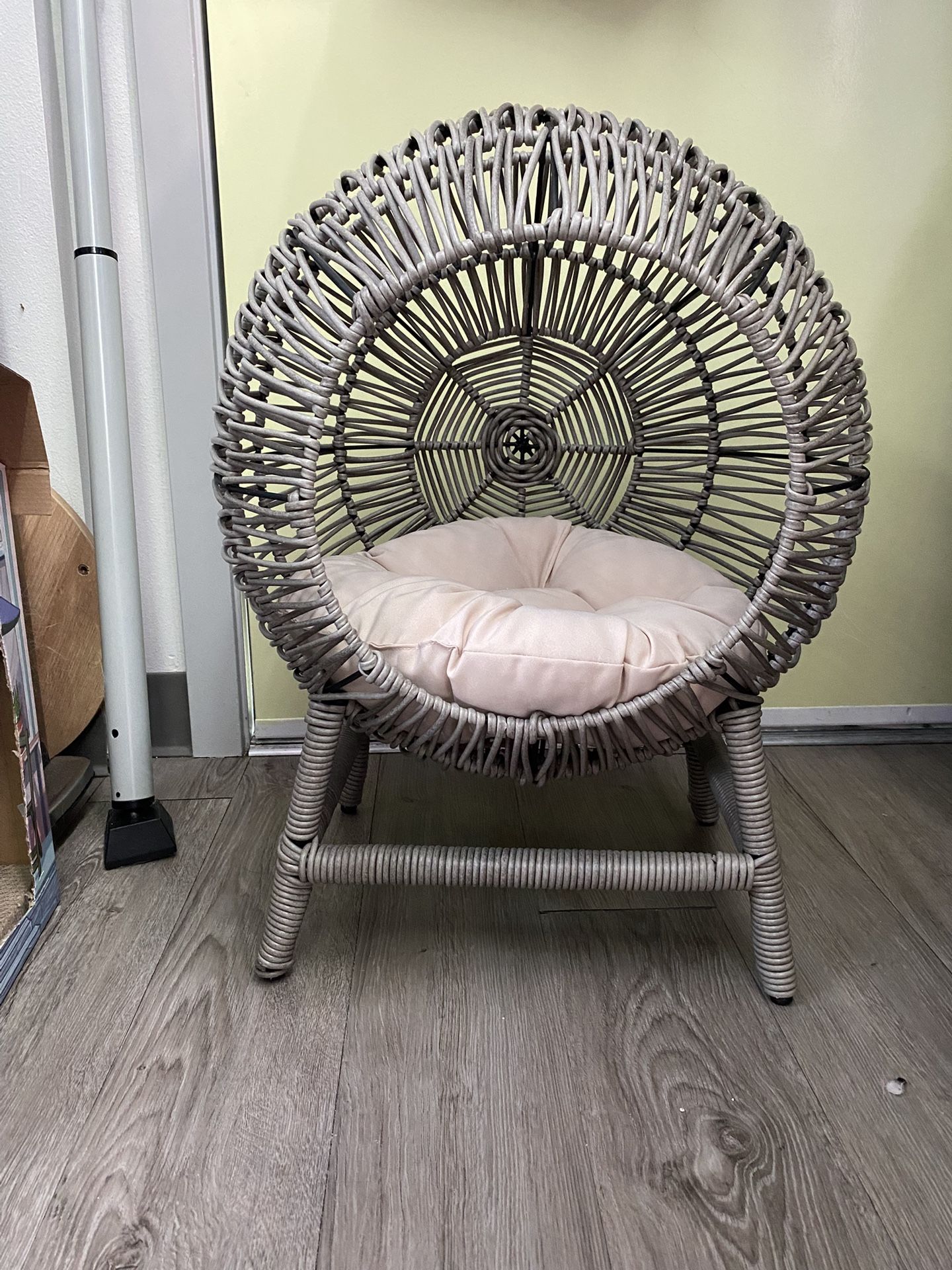 Cat Wicker Chair/Bed
