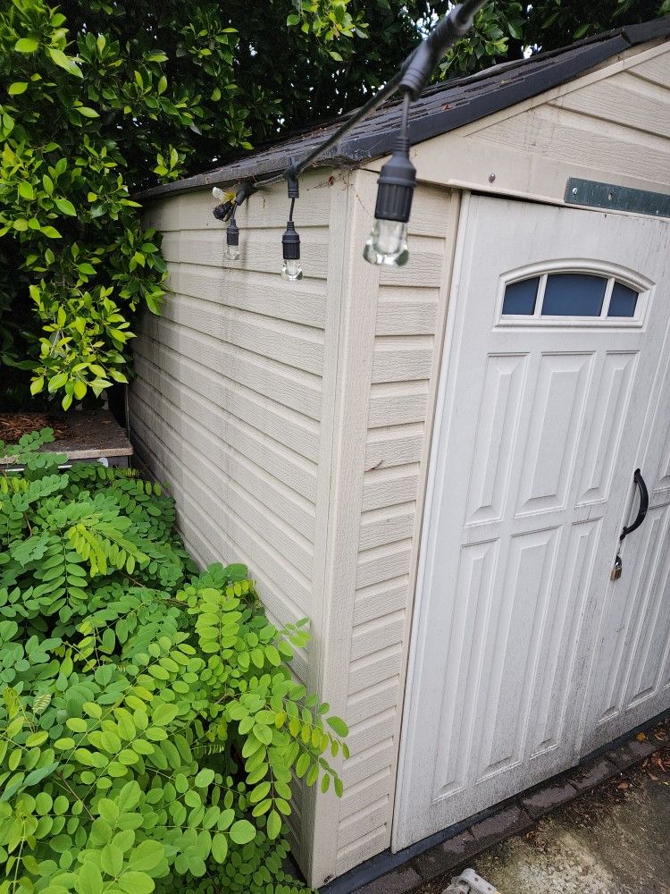 7x8 RUBBERMAID STORAGE SHED NORTH HOLLYWOOD for Sale in Los Angeles, CA