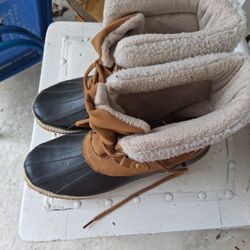 Women's Boots Sz 10  New 