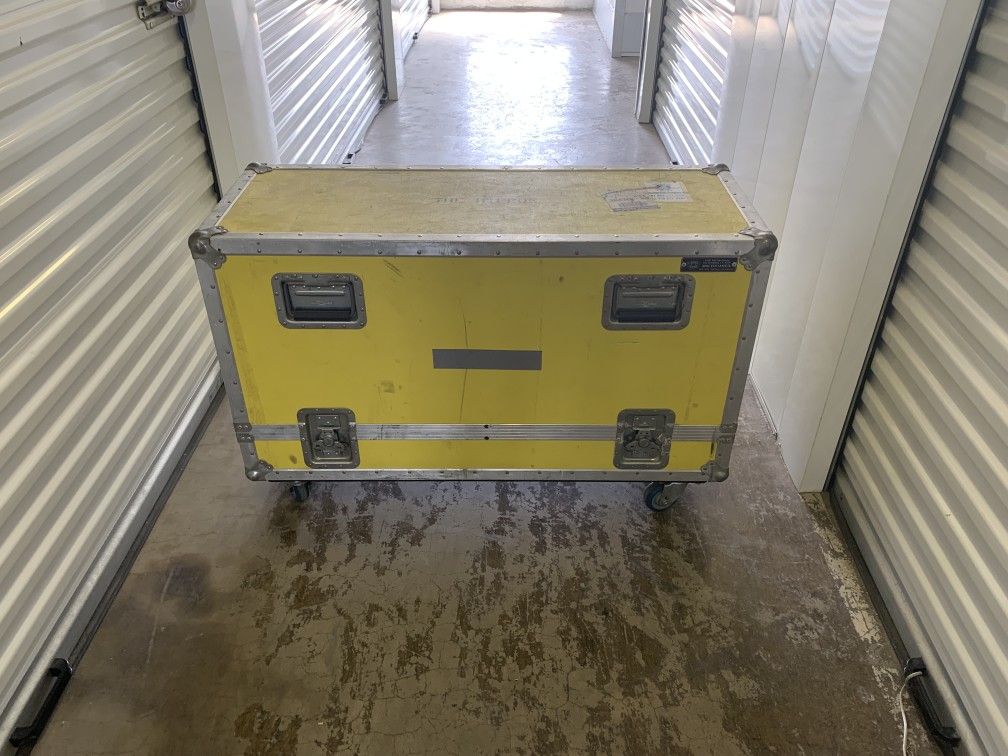 Heavy Duty Road Case for Keyboards, Computers, Organs, or Mixers on Casters Please Read Description