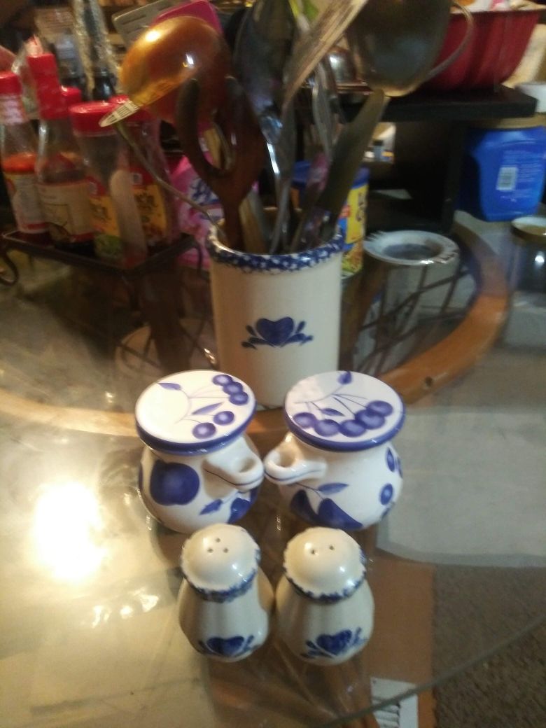 Matching kitchen pottery 20 obo