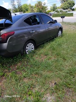 Nissan versa sv