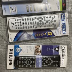 Universal TV vcr remote 3 remote new in orginal packing