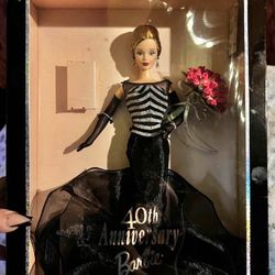 Vintage Collectors 1999 40th Anniversary Barbie 
