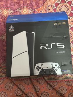Q10SE RS5 2.4G Wireless Console with 2 Controllers - Brand New