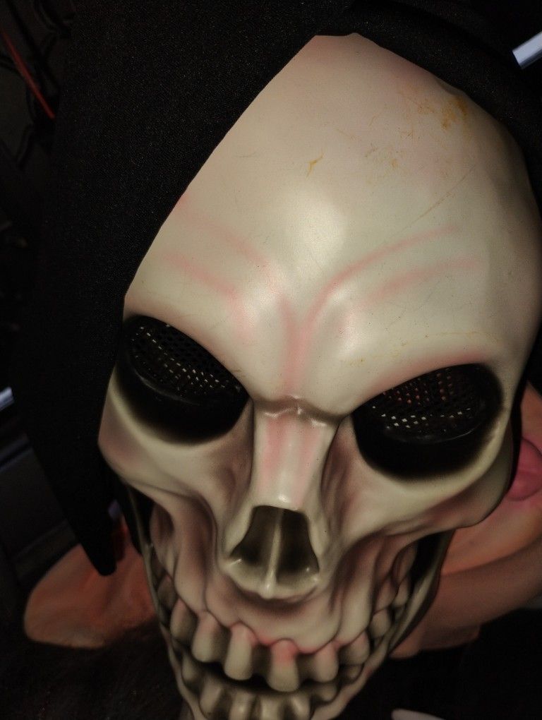 Creepy Skeleton Mask Light Up