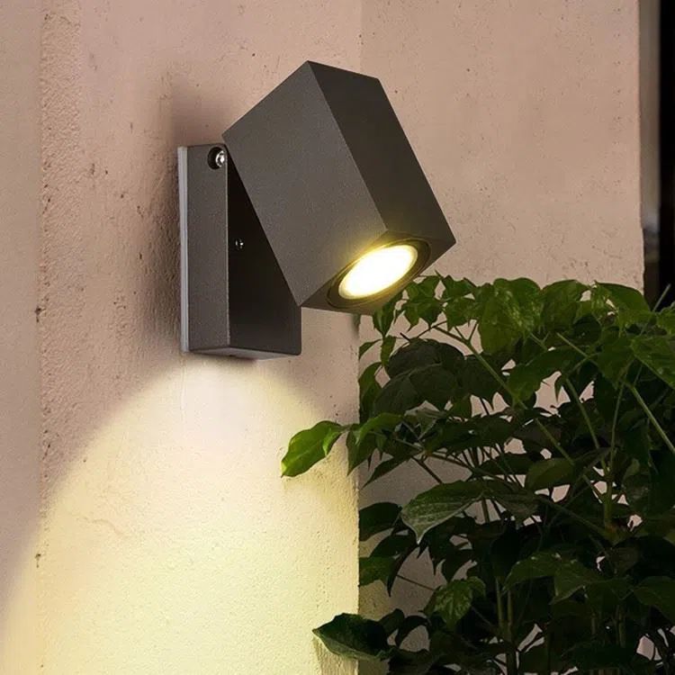 This Die-cast aluminum ultra modern outdoor wall lights works with 1 GU10 bulb with a maximum power of 40Watts. With a IP54 protection rate, this wall