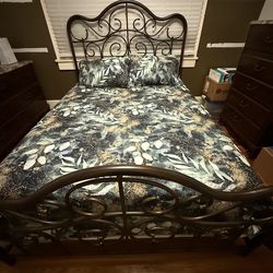 Queen Bedroom Suite - Bonus 32” Samsung Flat Panel Tv