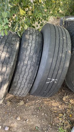 Semi truck and trailer tires 295/75/22.5