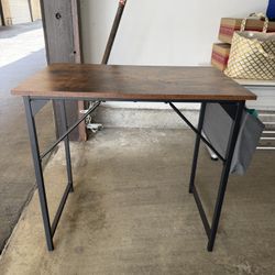 Compact study desk