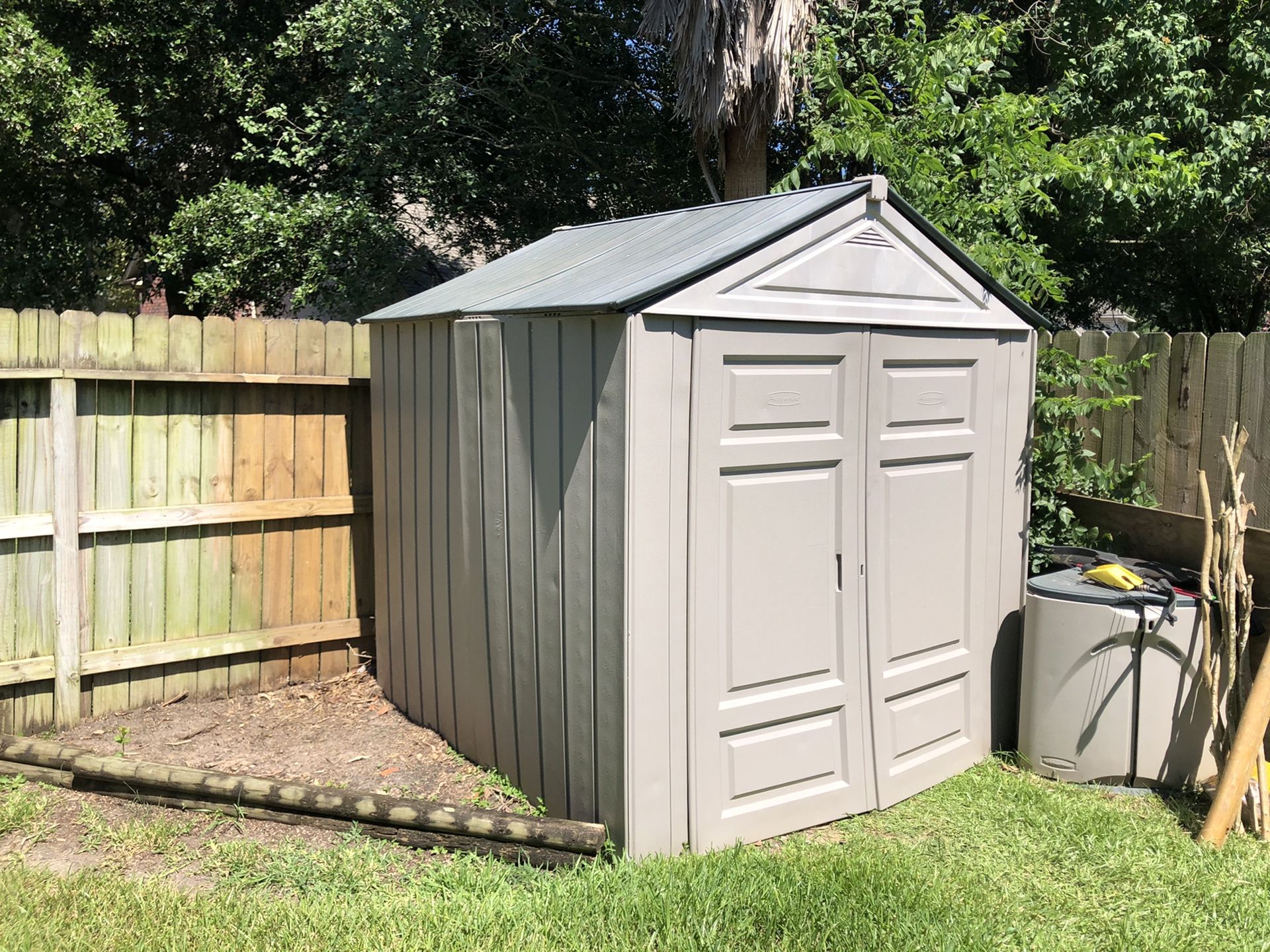Rubbermaid 7x7 Resin Shed