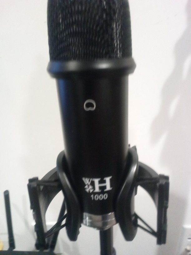 W H 1000 Condenser microphone Vocal Or Podcast