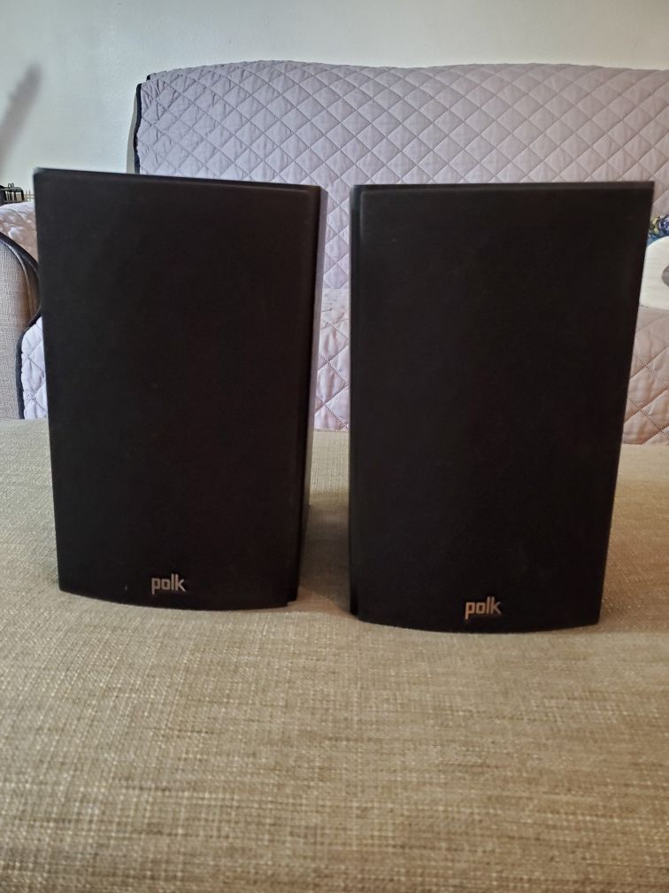 Polk Audio T15 2-way Speakers - Pair - Black..