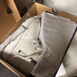 BRAND NEW !! Toddler Size 9c