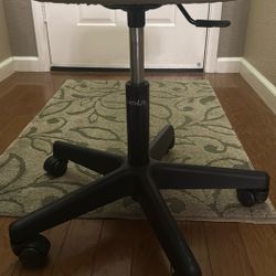 Earthlite Pnuematic Rolling Stool Gray