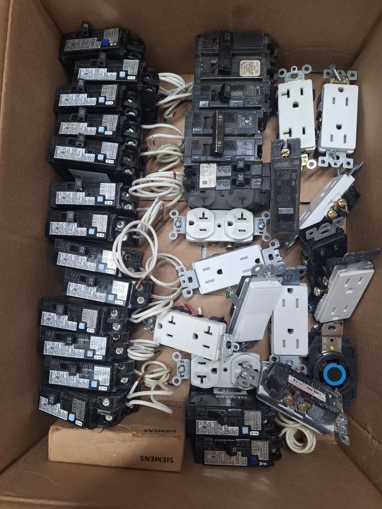 20 Amps Breakers N Plugs