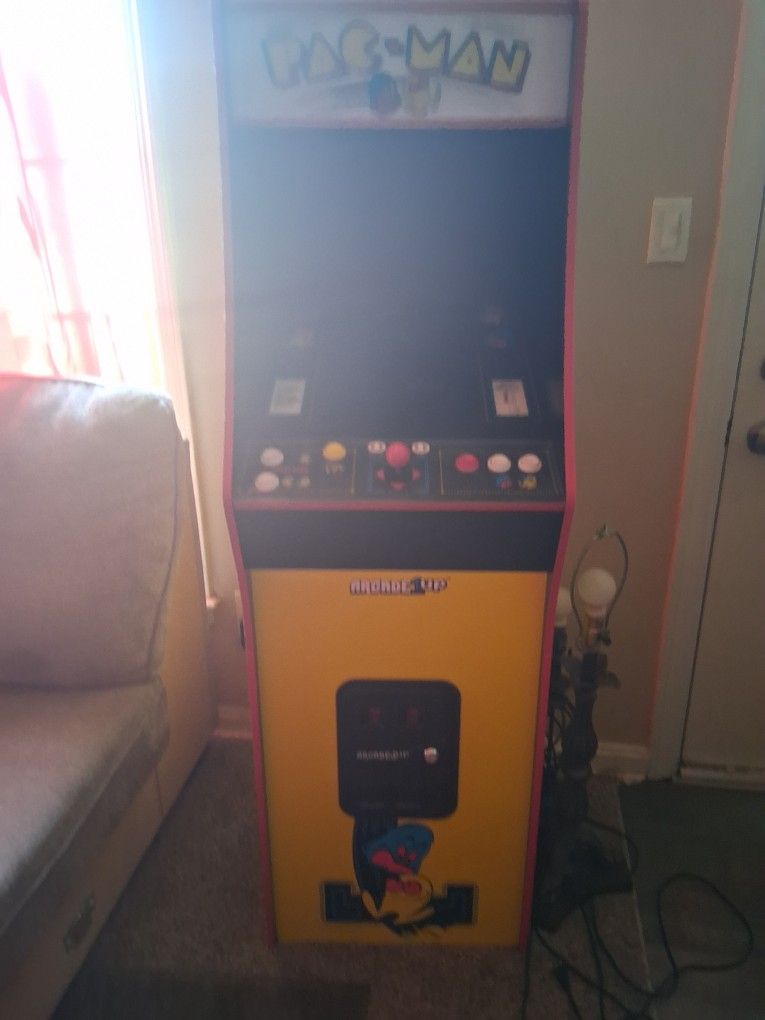 Pac-Man Arcade Game 
