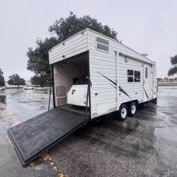  Toy Hauler 2006 23 Foot Overall Length