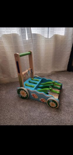 Melissa & Doug First Play Chomp and Clack Alligator Wooden Push Toy and Activity