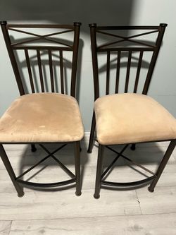2 barstools