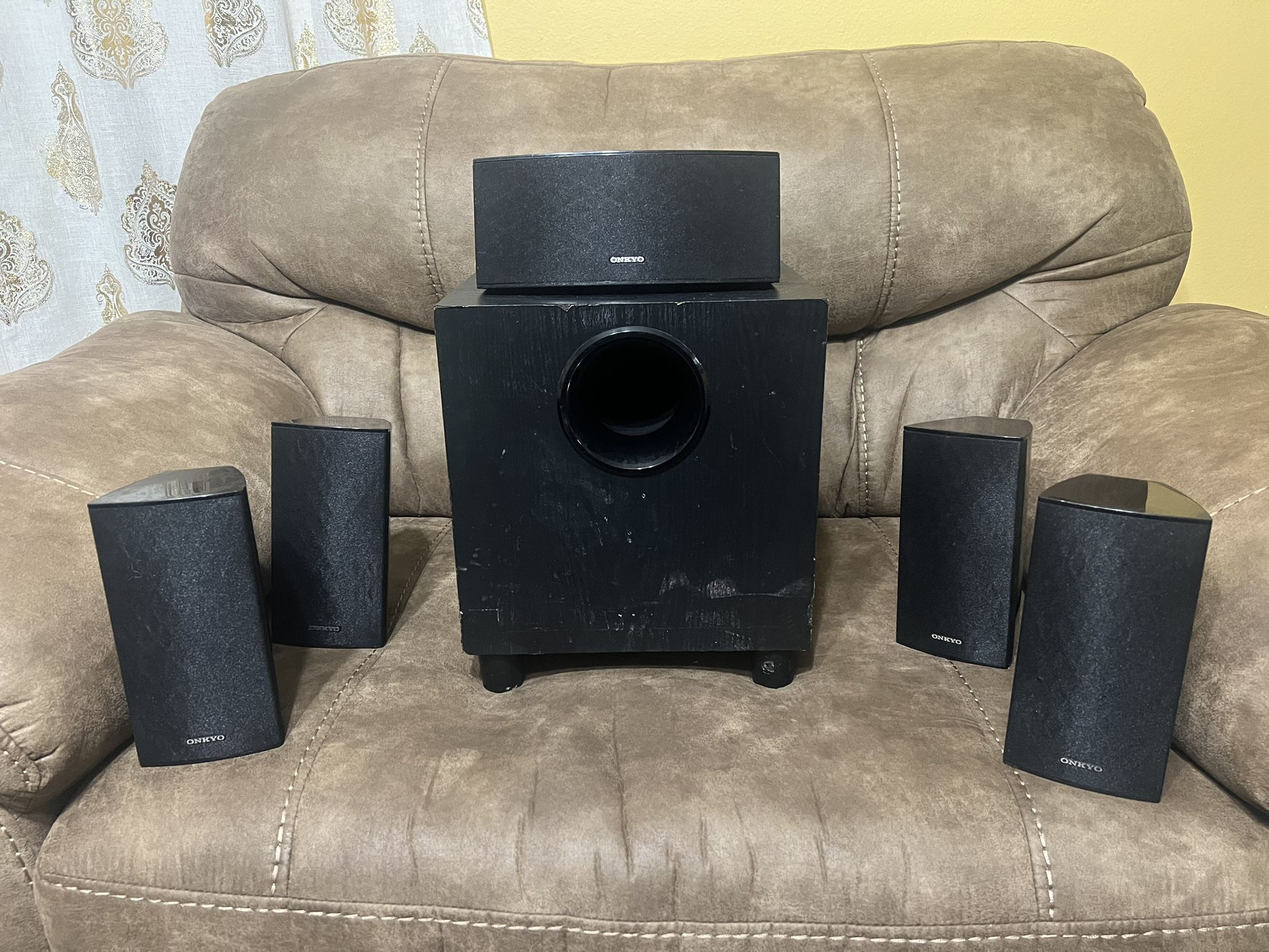 6 Piece Onkyo Surround Sound Speakers Set