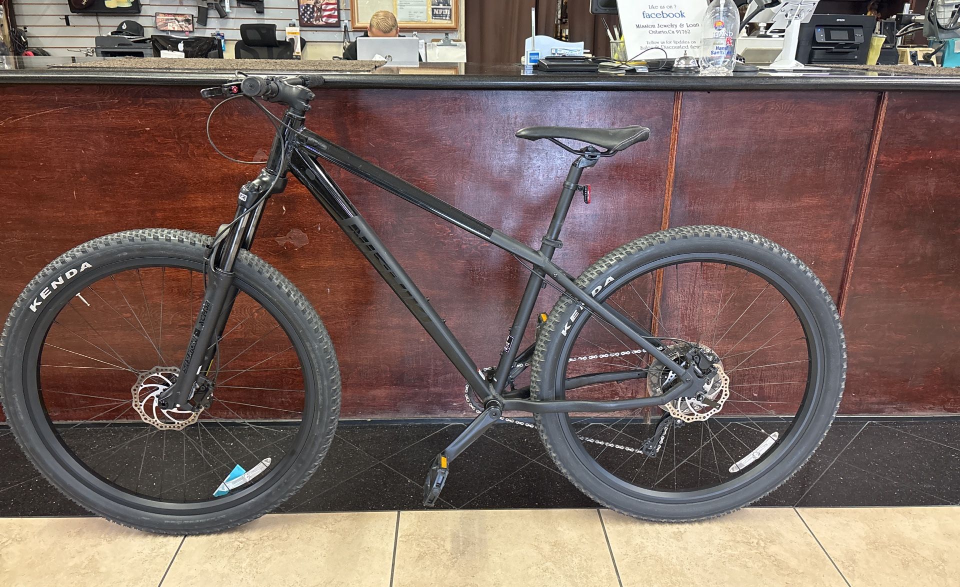 Nishiki Colorado 29 Comp 11 Speed Mountain Bike M Frame 29” Wheels