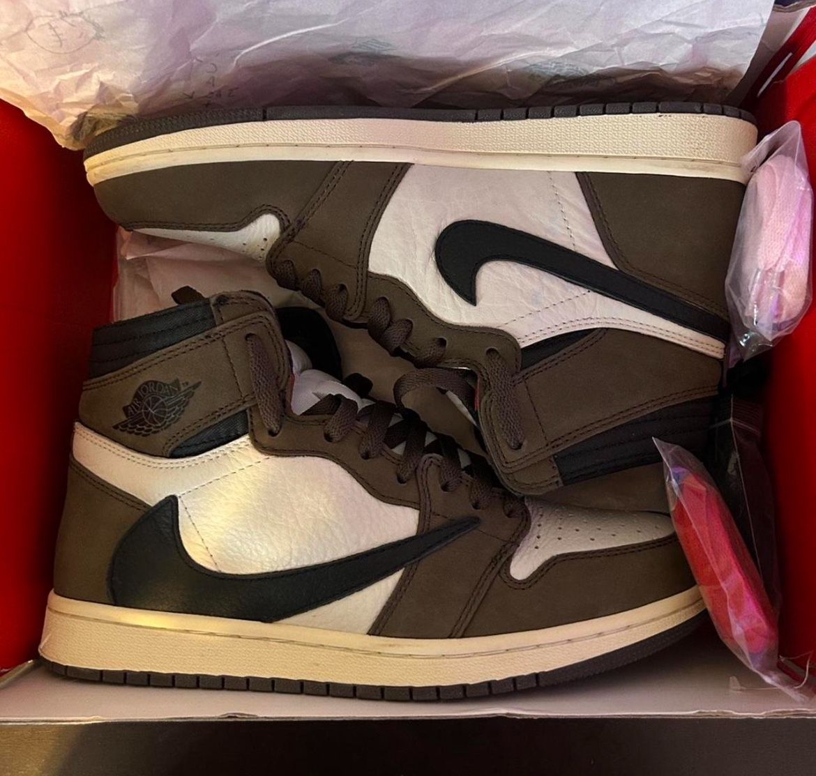 Travis Scott Jordan 1
