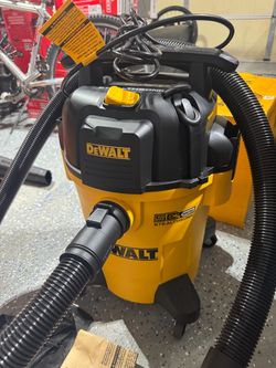 DEWALT Stealthsonic Quiet 6-Gallon 4 HP Corded Wet Shop Vacuum with Accessories Included