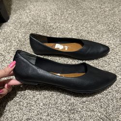 Women’s Black Pointed Flats