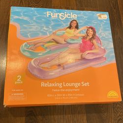 Tupac of a relaxing lounge set floaty