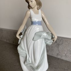 Nao By Lladro “Walking On Air” Figurine