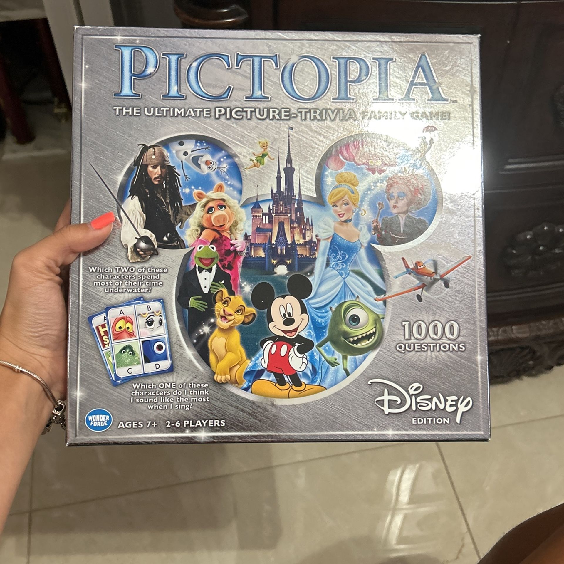 Pictopia Disney board game