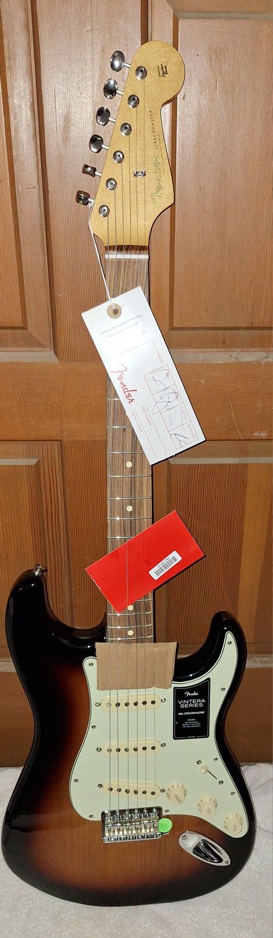 Fender Vintera ii '60s Stratocaster, Pau Ferro Fingerboard, 3-Color Sunburst 01(contact info removed)0