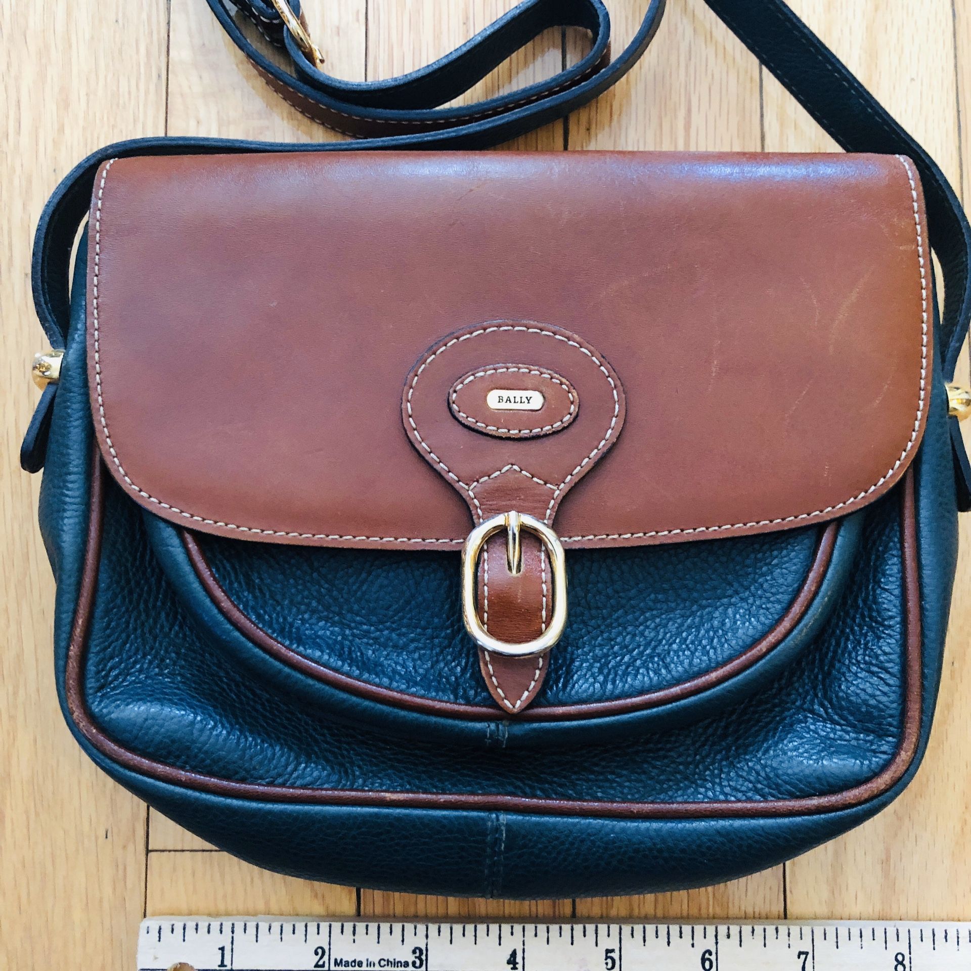 Vtg Bally green/tan leather Crossbody bag