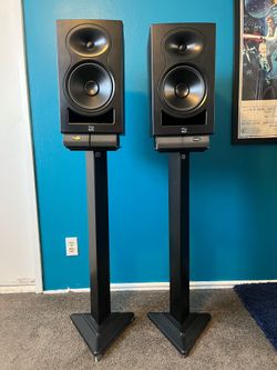 Kali Audio LP-8 Professional Studio Monitors with Auralex isolation pads and stands w/cable channels