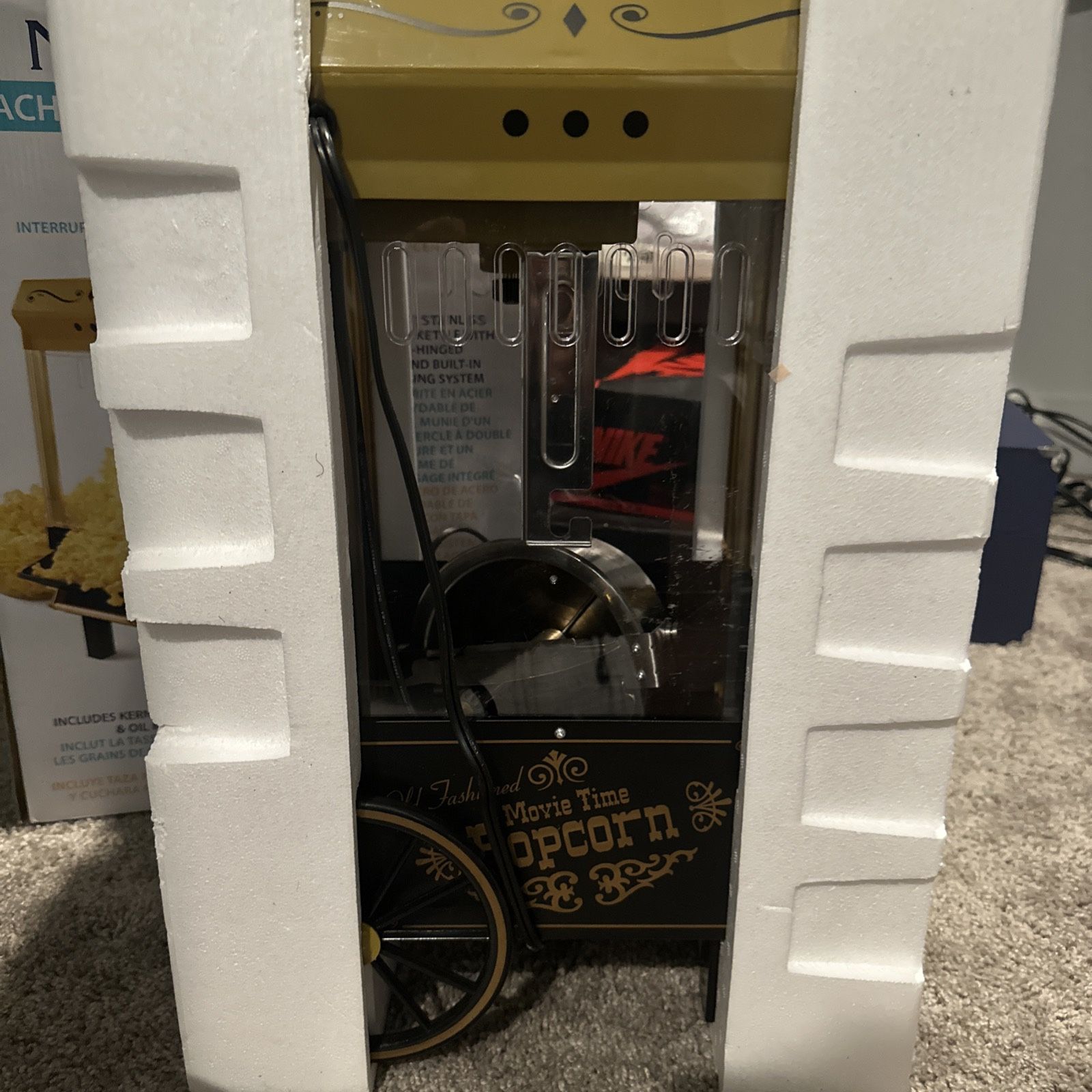 Nostalgia 2.5 oz Kettle Vintage Style Tabletop Popcorn Maker Black Gold KPM528