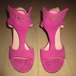 Stuart Weitzman fuchsia grommet heels
