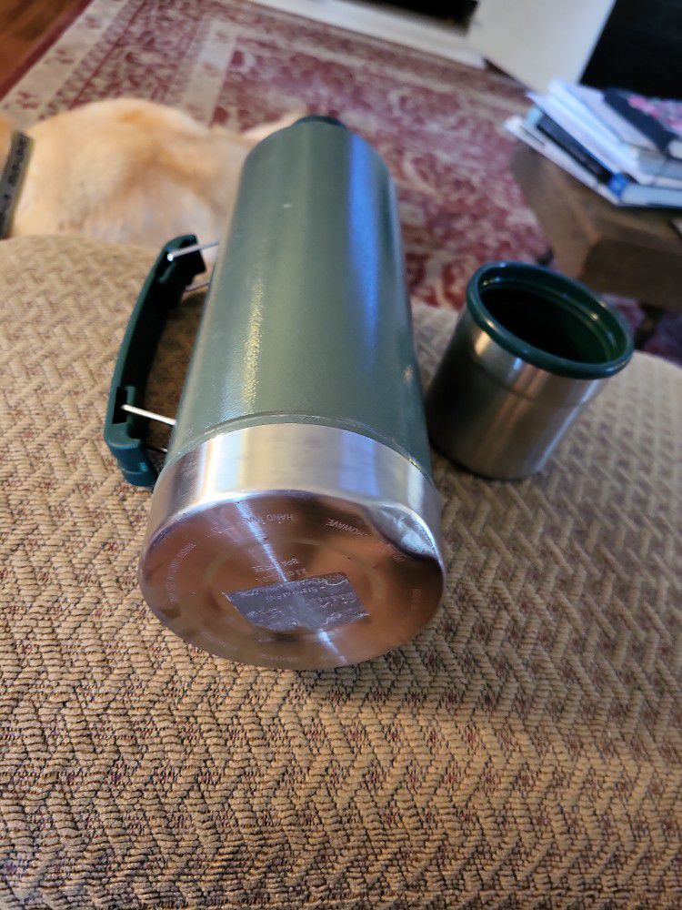 Stanley 2 qts. Thermos for Sale in Orlando, FL - OfferUp