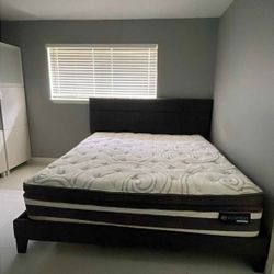 King Bed Set With Frame.   I Can Delivery For Extra Fee 