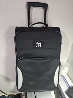 NY YANKEE  EMBLEM Carry On 
